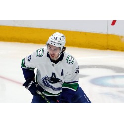 Die Vancouver Canucks ernennen den 23-jährigen Quinn Hughes zum Kapitän